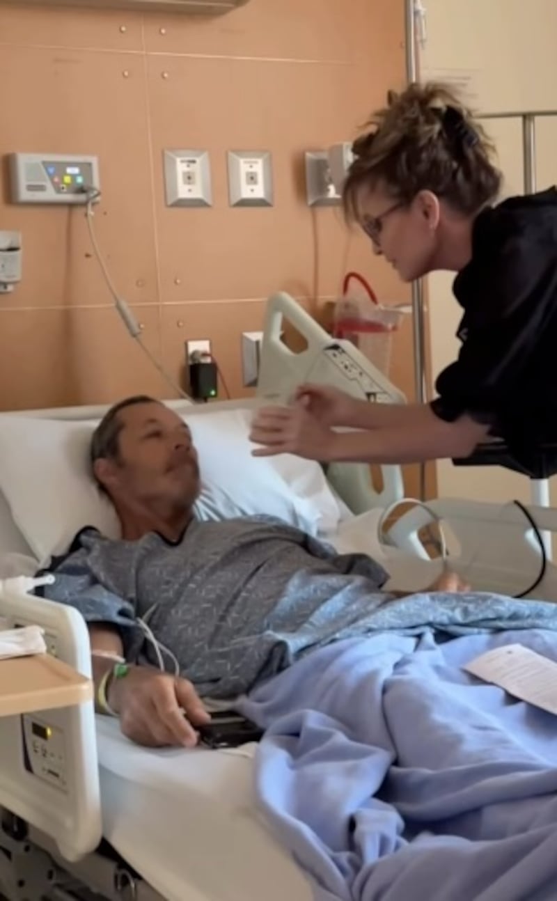Sarah Palin fed her former NHL star boyfriend, Ron Duguay, as he battled cancer.