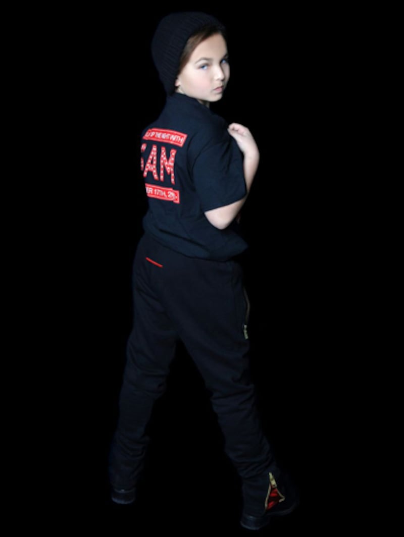 articles/2013/11/28/youtube-sensation-sam-horowitz-picks-eight-looks-for-hanukkah/131127-horowitz-outfits-8_ohhnbj