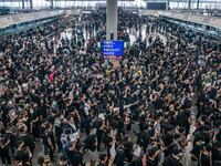 190813-hong-hong-kong-airport-protest-hero_ogcmbq