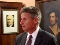 articles/2016/01/07/libertarian-candidate-gary-johnson-actually-i-wouldn-t-ban-the-burqa/160117-gary-johnson-tease_zyhuok
