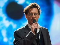 articles/2014/04/17/how-transcendence-director-wally-pfister-became-christopher-nolan-s-secret-weapon/140415-romano-director-tease_lqmvav