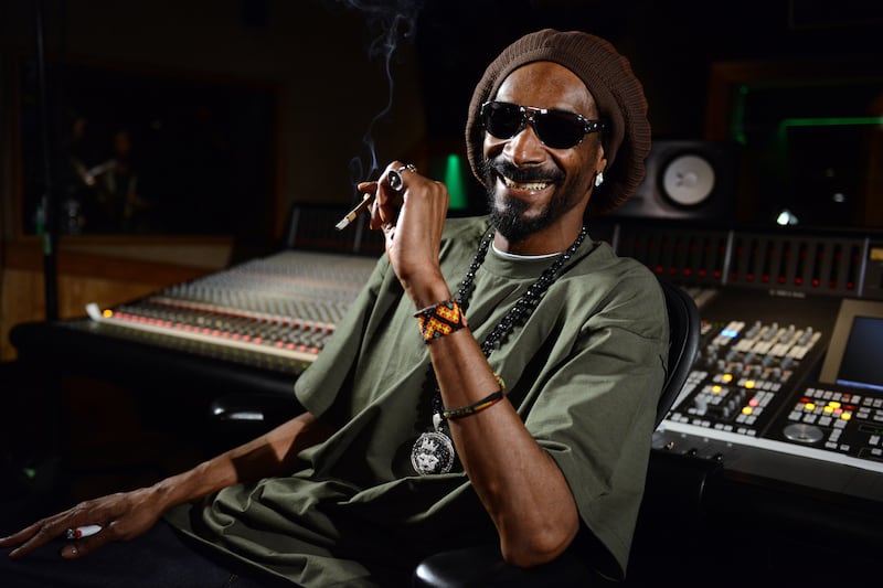 articles/2013/03/15/snoop-lion-uncensored-his-new-documentary-weed-and-gangster-years/130314-Stern-Snoop-Lion-tease_qge3i4