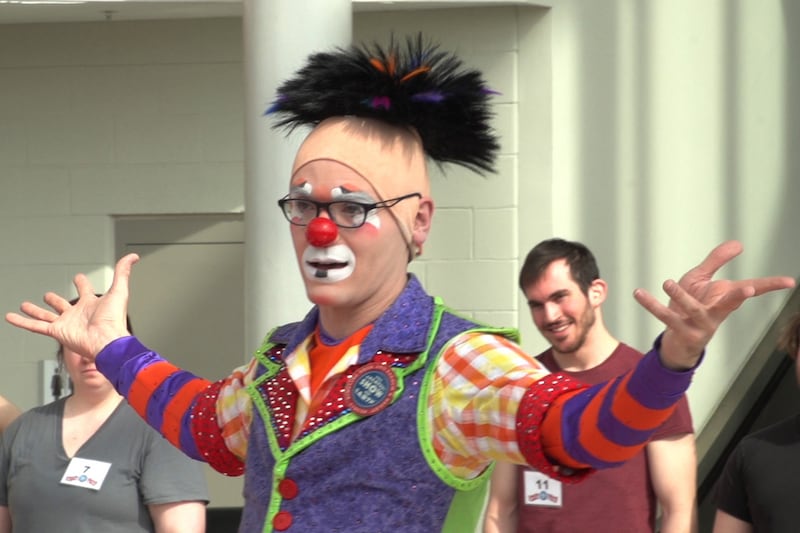 articles/2014/03/16/the-most-depressing-show-on-earth-amongst-the-clowns-of-newark/140315-clowns-tease_lhlmtt
