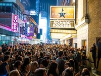 2021-09-14T000000Z_1871339610_RC2ZPP9NZZNX_RTRMADP_3_HEALTH-CORONAVIRUS-BROADWAY_wyvffb