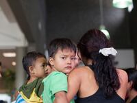 cheats/2014/06/08/300-more-migrant-children-sent-to-az/140607-migrant-bus-stop-cheat_udkn29