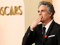 Mark Ruffalo dons a pro-Palestine pin associated with the group “Artists Call for a Ceasefire Now” at the 2024 Academy Awards.