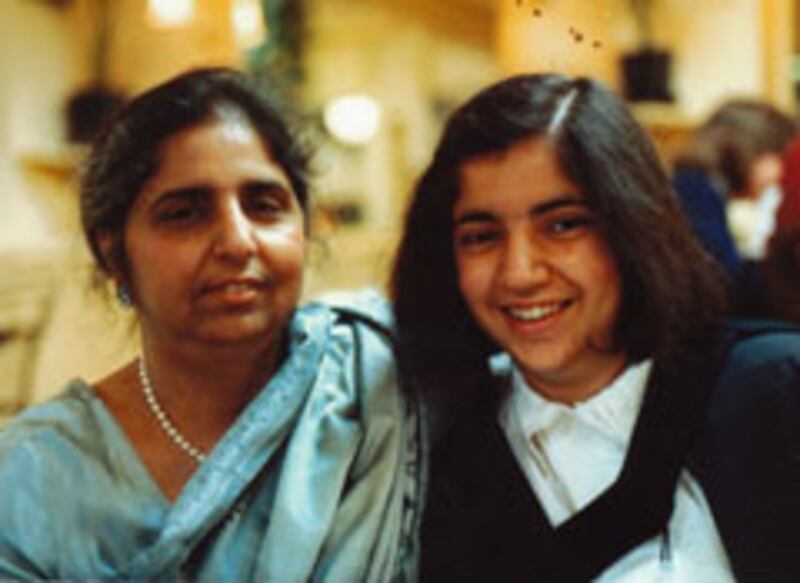 articles/2010/05/07/my-mothers-last-sari/sikka-sari-mother-2_fkianj