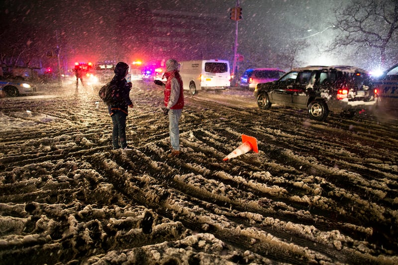 articles/2012/11/08/nor-easter-brings-dangerous-beauty-to-rockaways-after-hurricane-sandy/rockaways-snow-storm-daly_qww6fd