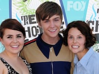 articles/2011/10/31/mae-whitman-sarah-ramos-miles-heizer-talk-parenthood-season-3-haircuts-and-more/teens-of-parenthood-lacob_zwqxmn
