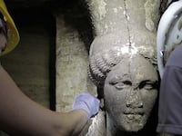 articles/2014/09/13/is-this-alexander-the-great-s-tomb/140912-romm-tomb-discovery-tease_s3ygue