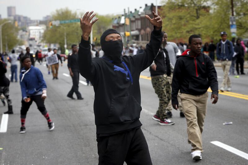 articles/2015/04/30/cops-arrest-60-as-protests-spread-to-new-york/150427-baltimore-chaos-01_rqylwy