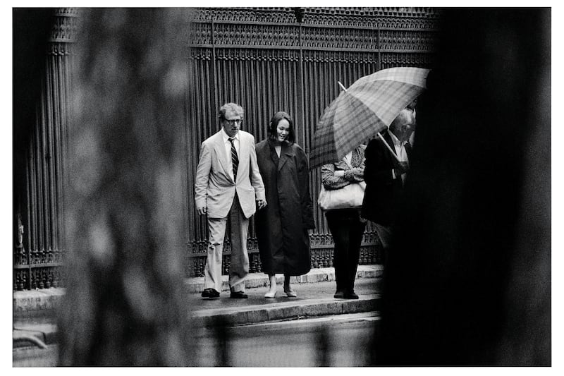 galleries/2014/02/27/paparazzi-photographers-stars-and-artists-at-the-centre-pompidou-photos/paparazzi-gal-rostain-mouron-woody_allen_vhr6cf