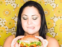 articles/2015/10/11/why-drunk-vegetarians-eat-meat/151009-chituc-vegetarians-tease_j2hz2t