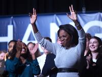 220424-Cunningham-Davis-Obama-tease_r517xt