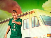 articles/2014/08/27/one-man-breaking-bad-kills-on-stage/140825-hines-breaking-bad-tease_h83im5