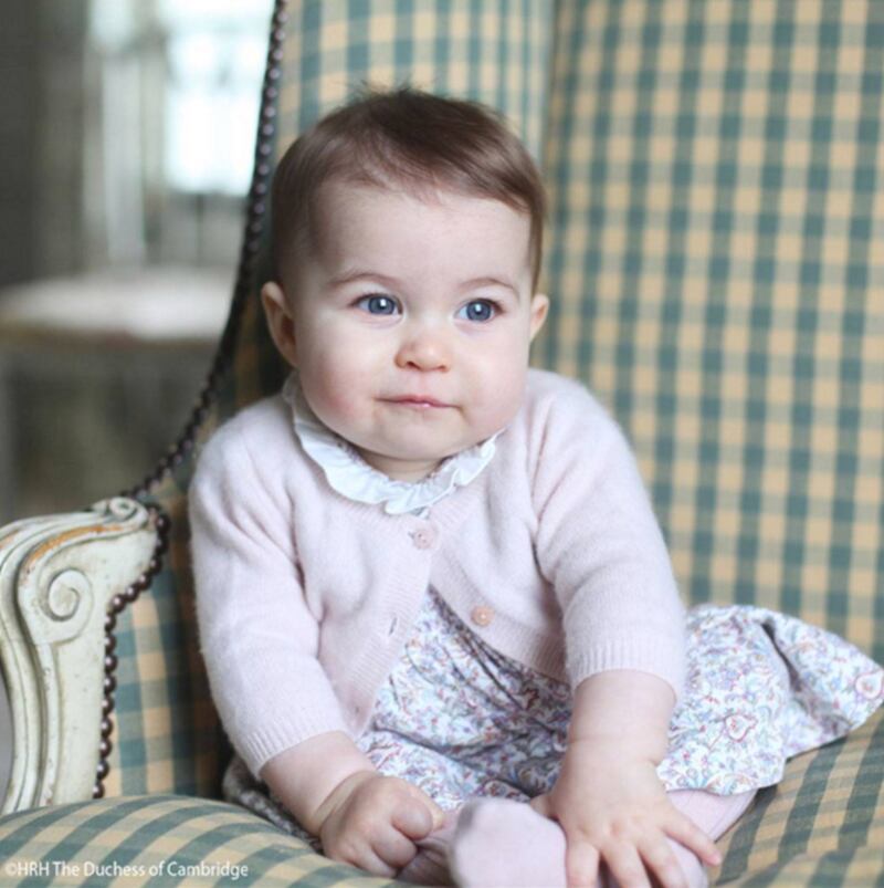 articles/2015/11/29/princess-charlotte-looks-cute-as-a-button-in-new-royal-baby-pic-taken-by-kate/151129-sykes-charlotte2-embed_mibitg