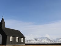 articles/2014/04/17/iceland-is-beautiful-and-sooo-weird/140416-fallon-iceland-tease_hupbtt
