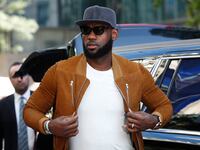 170923-lebron-james-trump-feud-cheat_f0vq5t
