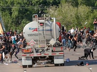 2020-06-01T000000Z_1395348410_RC200H981XQD_RTRMADP_3_MINNEAPOLIS-POLICE_1_rjadae