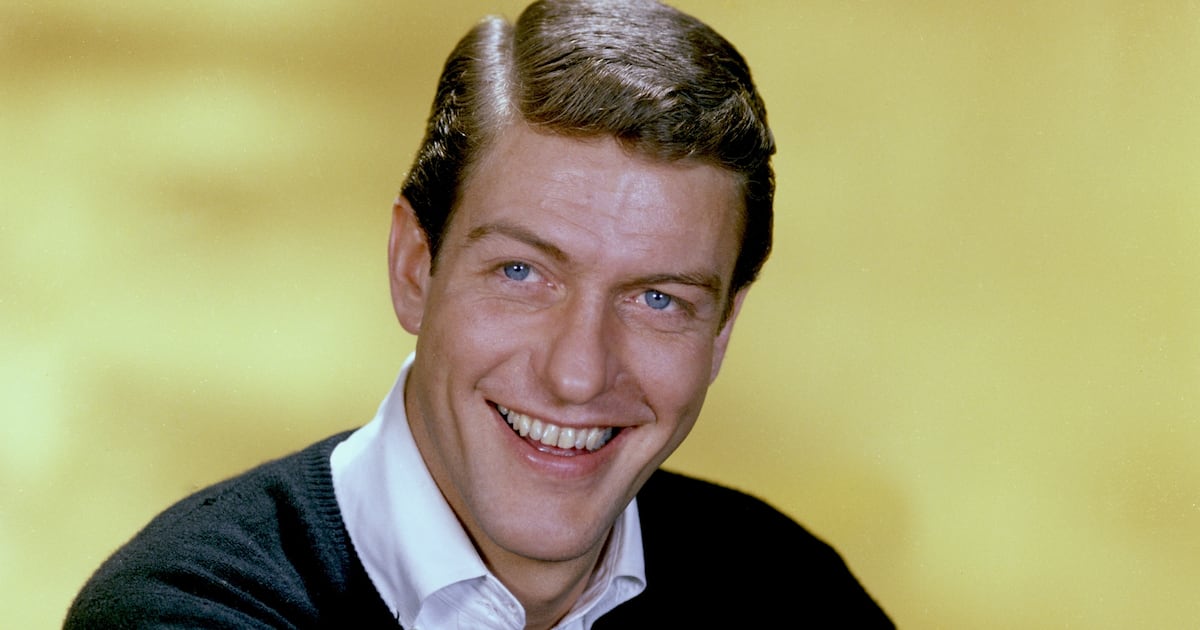Dick Van Dyke, 100, feiert Jahrestag mit seiner Frau, 54, mit einer ...