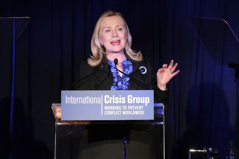 articles/2011/12/18/crisis-group-and-hillary-clinton-honor-women-in-pursuit-of-peace/clinton-crisis-group-hunt_fnpmri