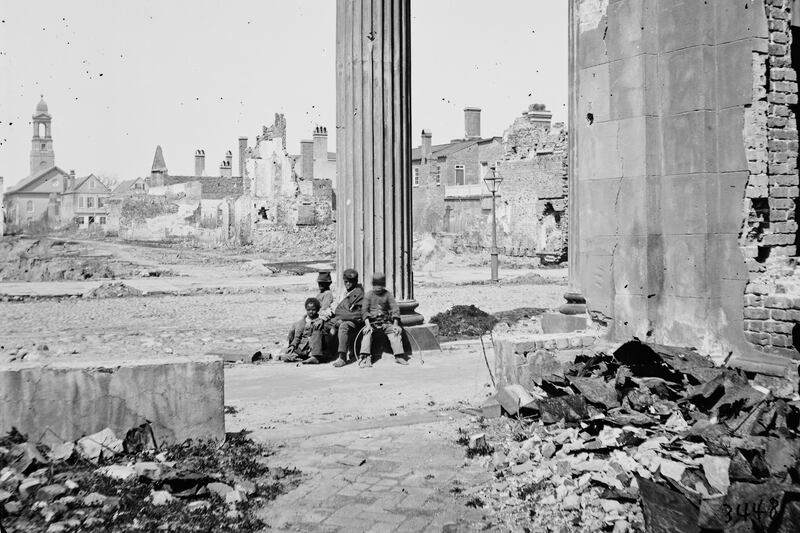 articles/2016/08/13/the-man-who-created-modern-war/160812-Warren-tales-from-the-trenches-embed_vmwgms