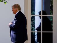 2020-10-02T122740Z_658663737_RC2CAJ9RH12O_RTRMADP_3_HEALTH-CORONAVIRUS-USA-TRUMP-RISK_j9utzp