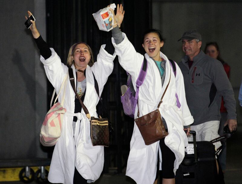 galleries/2013/02/15/carnival-cruise-liner-triumph-docks-in-alabama-passengers-celebrate-return-home-photos/triumph-cruise-4_agafkx