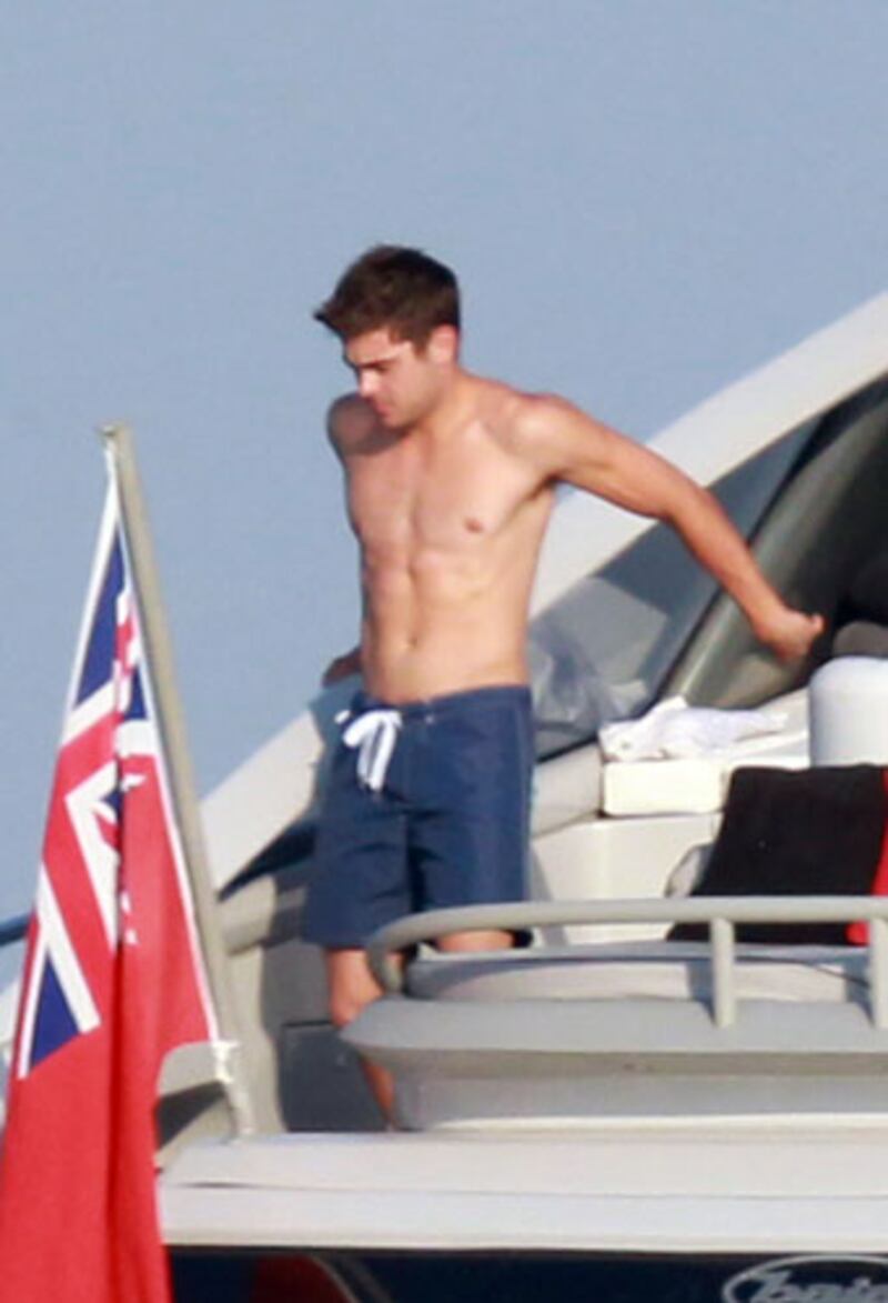 galleries/2012/08/27/summer-of-celebrity-skin-prince-harry-britney-spears-more-photos/efron-summer-of-skin_jtfm5d