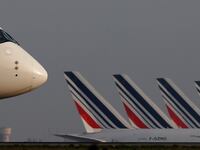 2021-04-11T095222Z_991524491_RC2LTM93B7QJ_RTRMADP_3_CLIMATE-CHANGE-FRANCE-FLIGHTS_zy5kot
