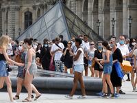 2020-08-13T150436Z_1844381017_RC23DI9Y3C9W_RTRMADP_3_HEALTH-CORONAVIRUS-FRANCE-MASKS_zhreil
