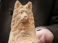 A Roman dog statue