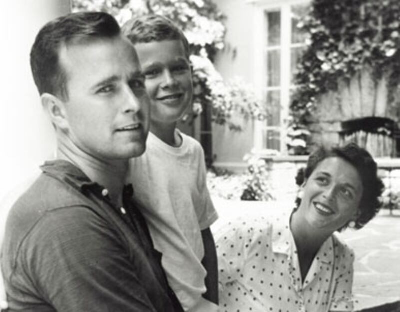 articles/2010/11/09/the-strange-bush-fetus-secret-barbara-bush-shows-george-w-bush-the-results-of-her-miscarriage-in-a-jar/schwartz-fetus_139590_xr85eb