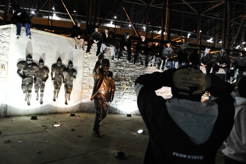 articles/2012/07/13/buzz-bissinger-ban-penn-state-football/bissigner-ban-penn-state-embed_nq0uwb