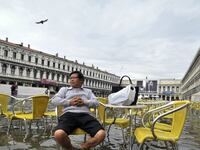 articles/2013/07/05/the-big-idea-how-tourism-can-destroy-the-places-we-love/130703-becker-tourism-tease_dkridu