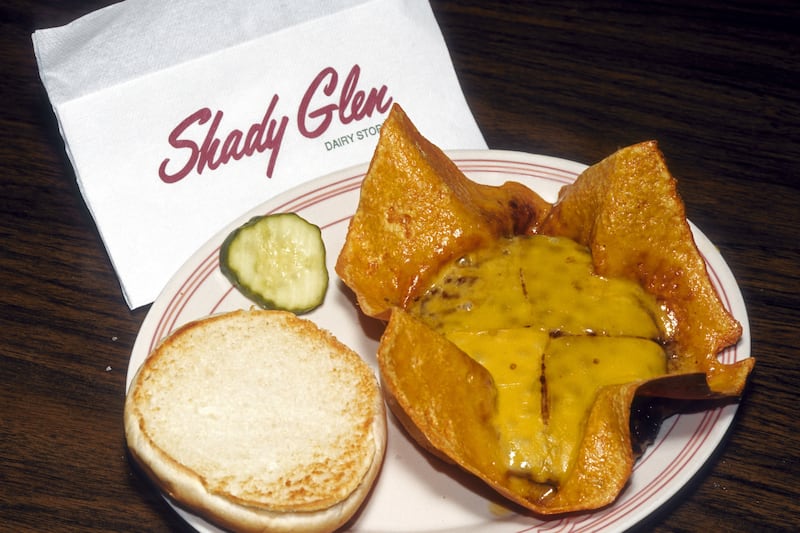 articles/2014/06/22/the-real-cheeseburger-paradise/140620-stern-cheeseburger-tease_wzme97