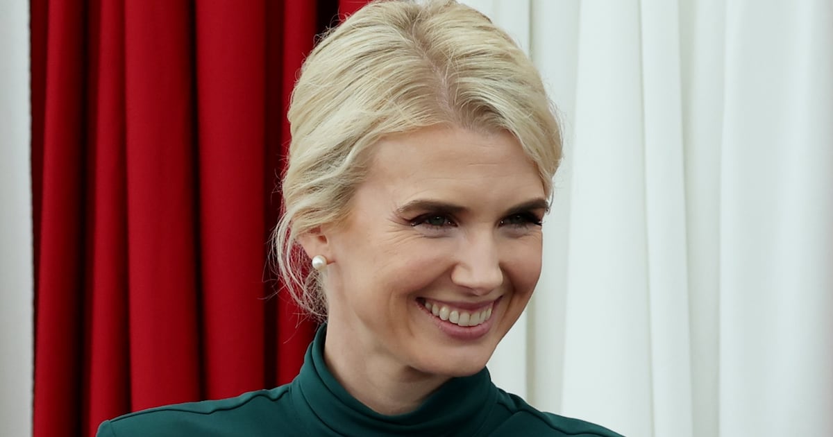 Trumps Gefolgsleute greifen die „Freak“-Journalistin wegen Natalie Harp an ...
