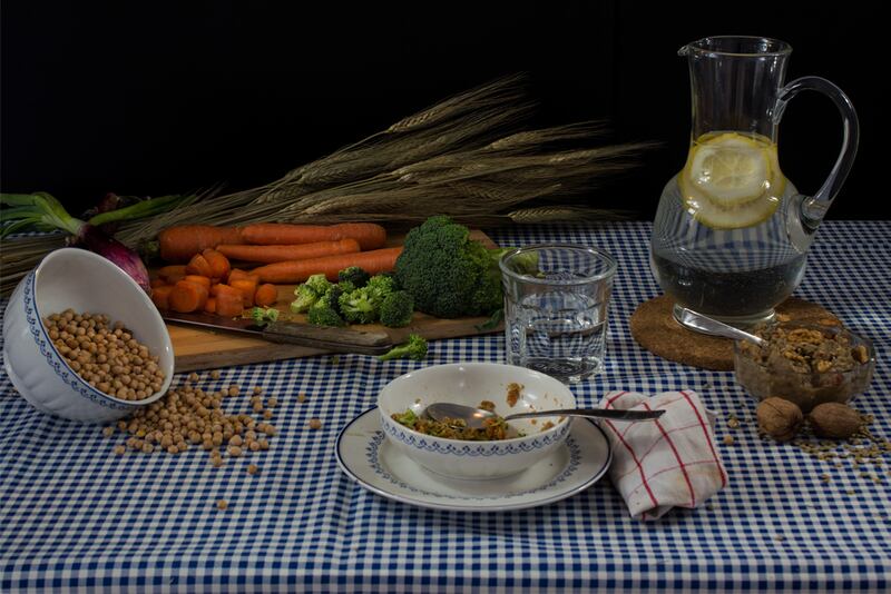 galleries/2014/06/06/kate-moss-beyonce-and-more-of-dan-bannino-s-celebrity-fad-diet-still-lifes/celebrity-food-still-life-gwyneth-paltrow_bdosdy