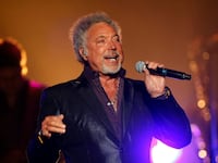 170902-tom-jones-tour-health-cheat_gmxybg