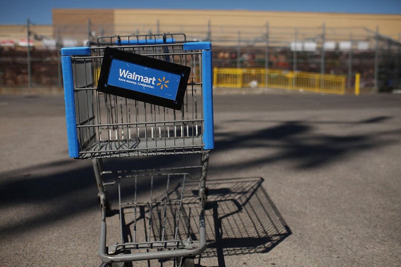 articles/2012/06/14/walmart-unable-to-substantiate-forced-labor-claims-at-seafood-supplier/roston-crawfish-workers_ljcvnd