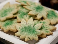 2014-04-20T000000Z_213821824_GM1EA4L0FDH01_RTRMADP_3_USA-MARIJUANA-420_lrvnjz