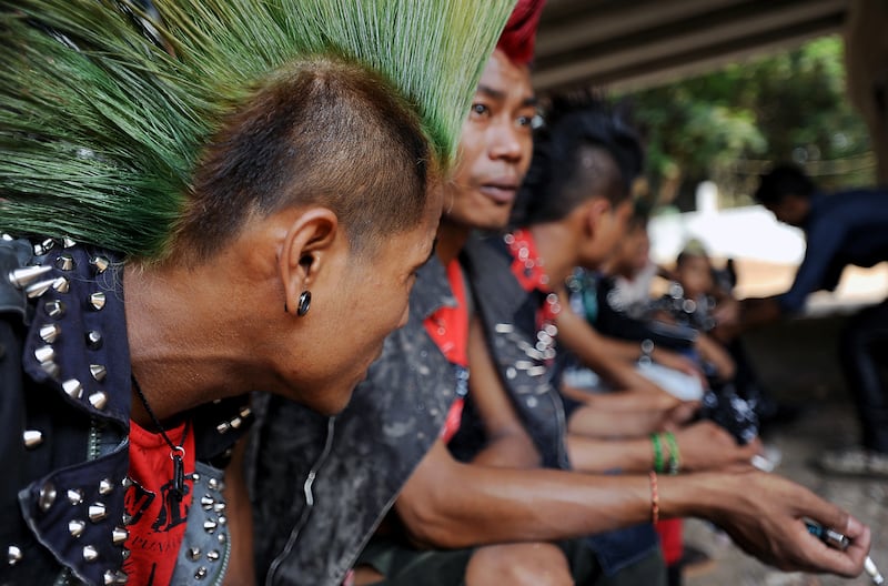 galleries/2014/06/14/burma-s-punk-scene-in-photos/140612-buma-punk5_dybs7a