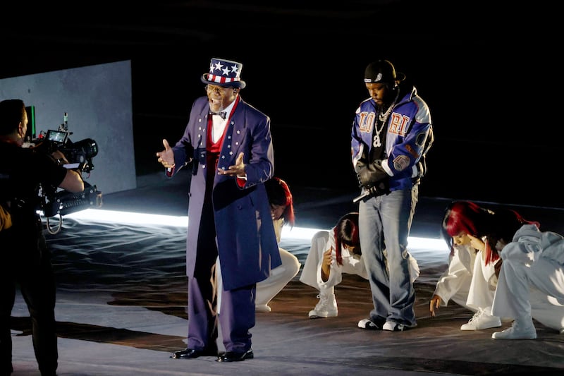 NEW ORLEANS, LOUISIANA - FEBRUARY 09: (L-R) Samuel Jackson and Kendrick Lamar are seen onstage during Apple Music Super Bowl LIX Halftime Show at Caesars Superdome on February 09, 2025 in New Orleans, Louisiana. (Photo by Chris Graythen/Getty Images)