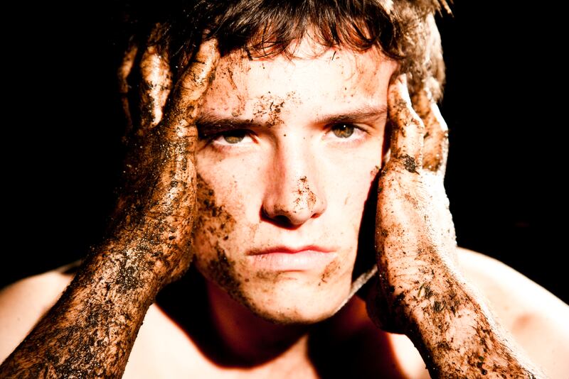 galleries/2013/11/06/celebrity-photographer-tyler-shields-exposes-the-dirty-side-of-glamour-photos/tyler-shields-hutcherson_coylxq