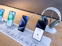 Apple Store in Puerto Venecia shopping mall, Zaragoza, Spain.