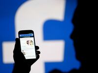 180317-facebook-suspends-cambridge-analytica-cheat_getwuq
