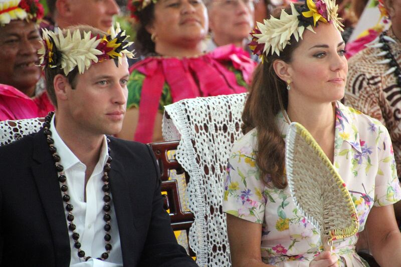 articles/2012/10/29/french-cops-prepare-to-swoop-on-kate-middleton-s-topless-photographer/will-kate-tuvalu-getty_zdybo5
