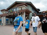 2020-07-11T000000Z_1109444322_RC28RH9UCHBI_RTRMADP_3_HEALTH-CORONAVIRUS-USA-DISNEY_g4wcqc