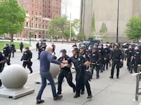 2020-06-05T051205Z_350705730_RC2T2H909TPB_RTRMADP_3_MINNEAPOLIS-POLICE-PROTESTS-BUFFALO_iorjcn