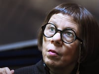 articles/2011/09/26/linda-hunt-on-ncis-la-hetty-lange-year-of-living-dangerously/linda-hunt-lacob-teaser_rg0hsr